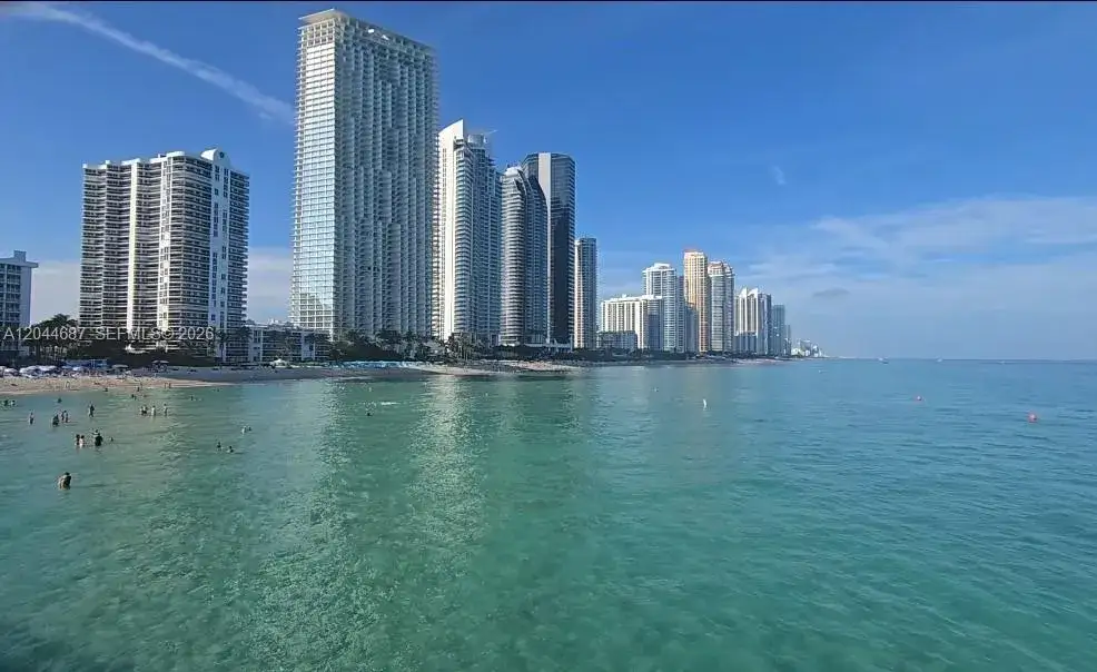 1 bedroom 1 bath Residential Lease for rent at 16919 N Bay Rd # 815, Sunny Isles Beach FL 33160