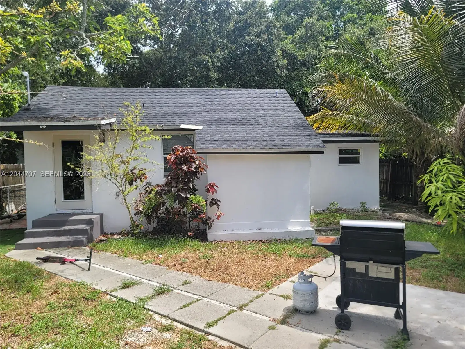 2 bedroom 1 bath Residential Lease for rent at 512 NW 96th St # B, Miami FL 33150