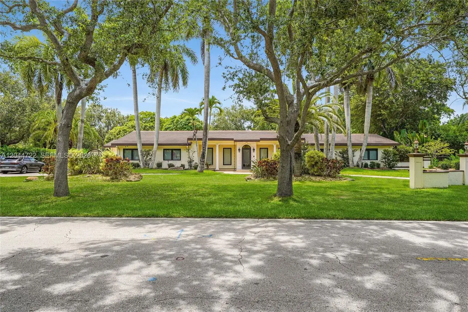 6 bedroom 4 bath Residential for sale at 6255 SW 120th St, Pinecrest FL 33156