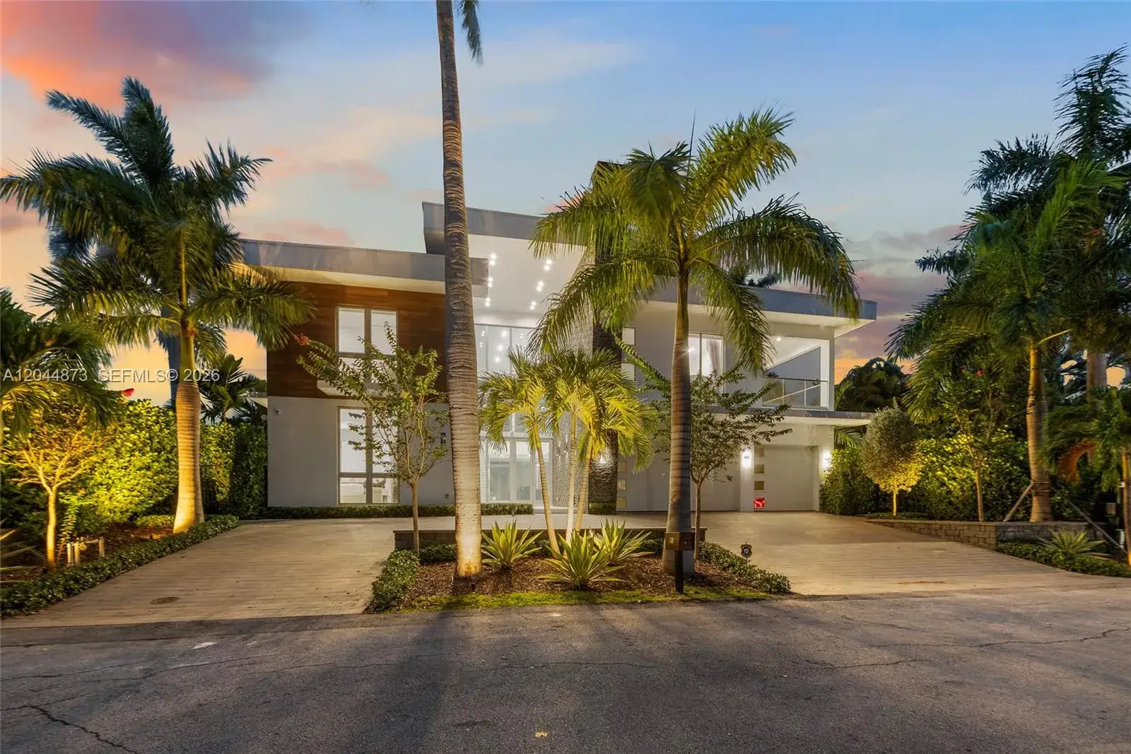 6 bedroom 7 bath Residential for sale at 91 Fiesta Way, Fort Lauderdale FL 33301