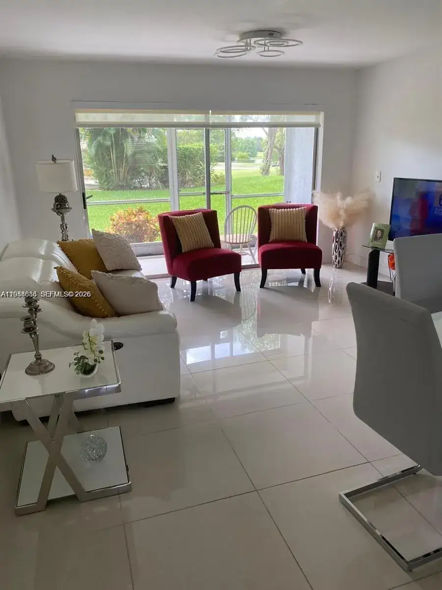 1 bedroom 1 bath Residential for sale at 8838 W Mcnab Rd # 104, Tamarac FL 33321