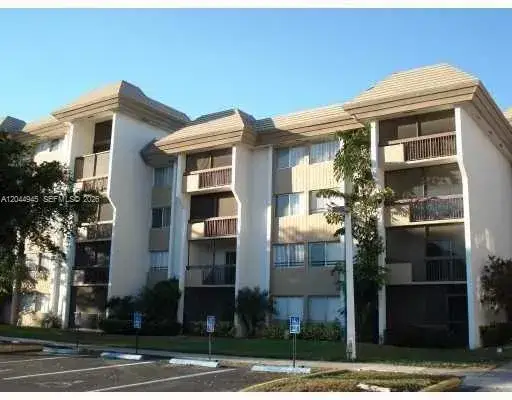 1 bedroom 1 bath Residential Lease for rent at 731 N Pine Island Rd # 305, Plantation FL 33324