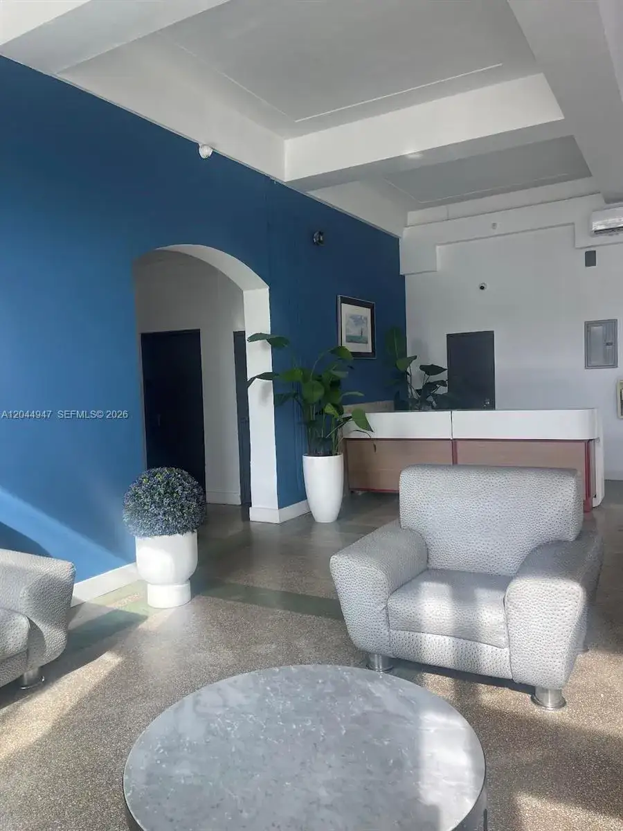 1 bedroom 1 bath Residential Lease for rent at 3025 indian creek # 203, Miami Beach FL 33140
