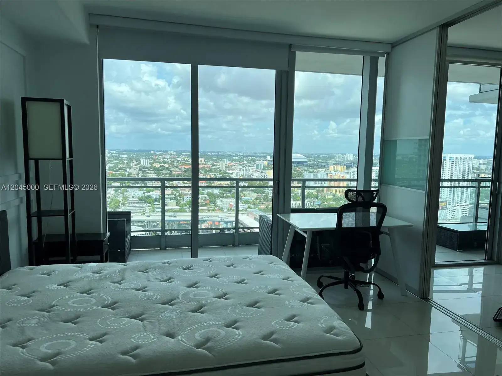 1 bedroom 1 bath Residential Lease for rent at 92 SW 3rd St # 3508, Miami FL 33130