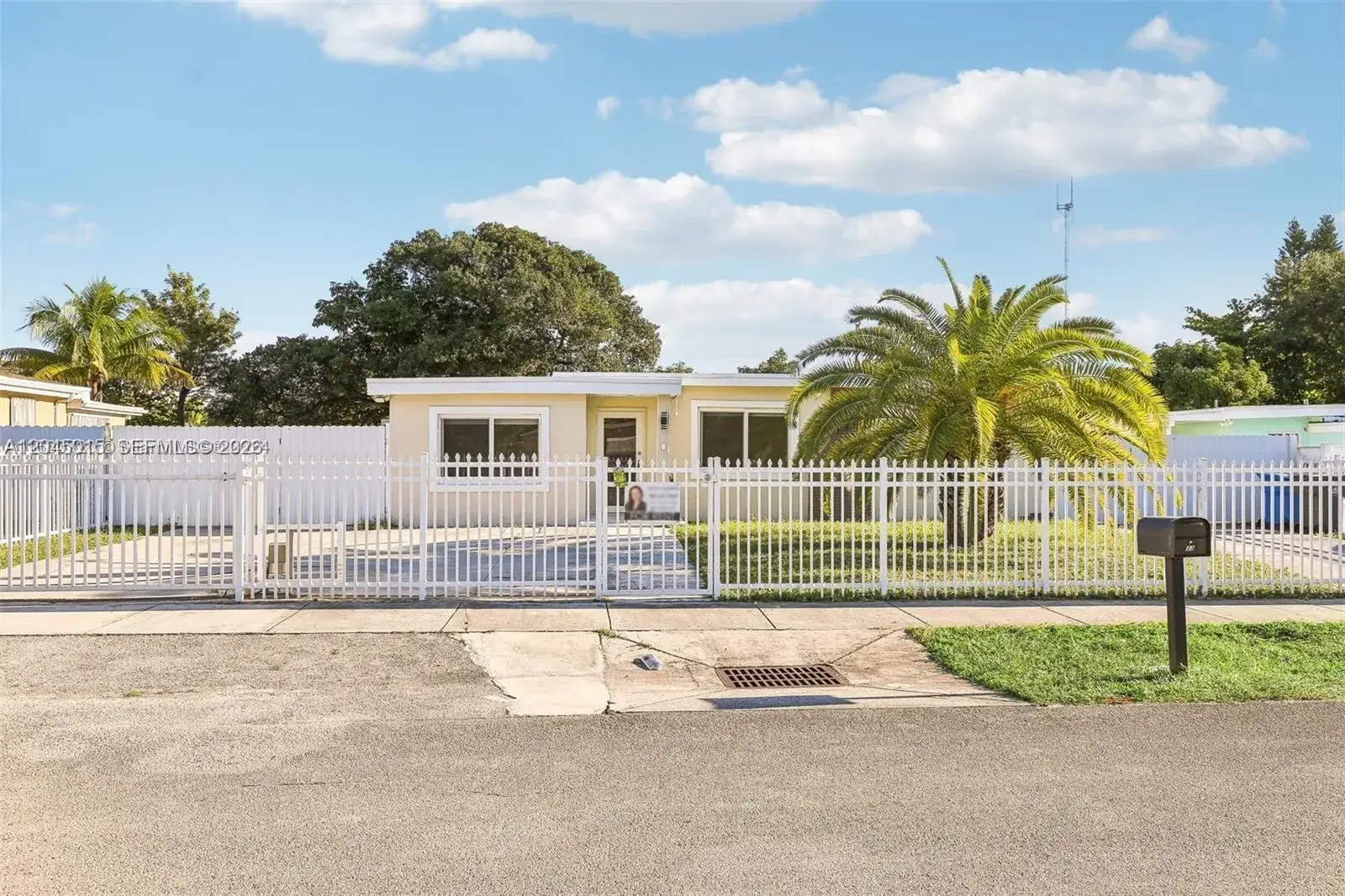 2 bedroom 1 bath Residential Lease for rent at 23 Miami Gardens Rd # 3, West Park FL 33023