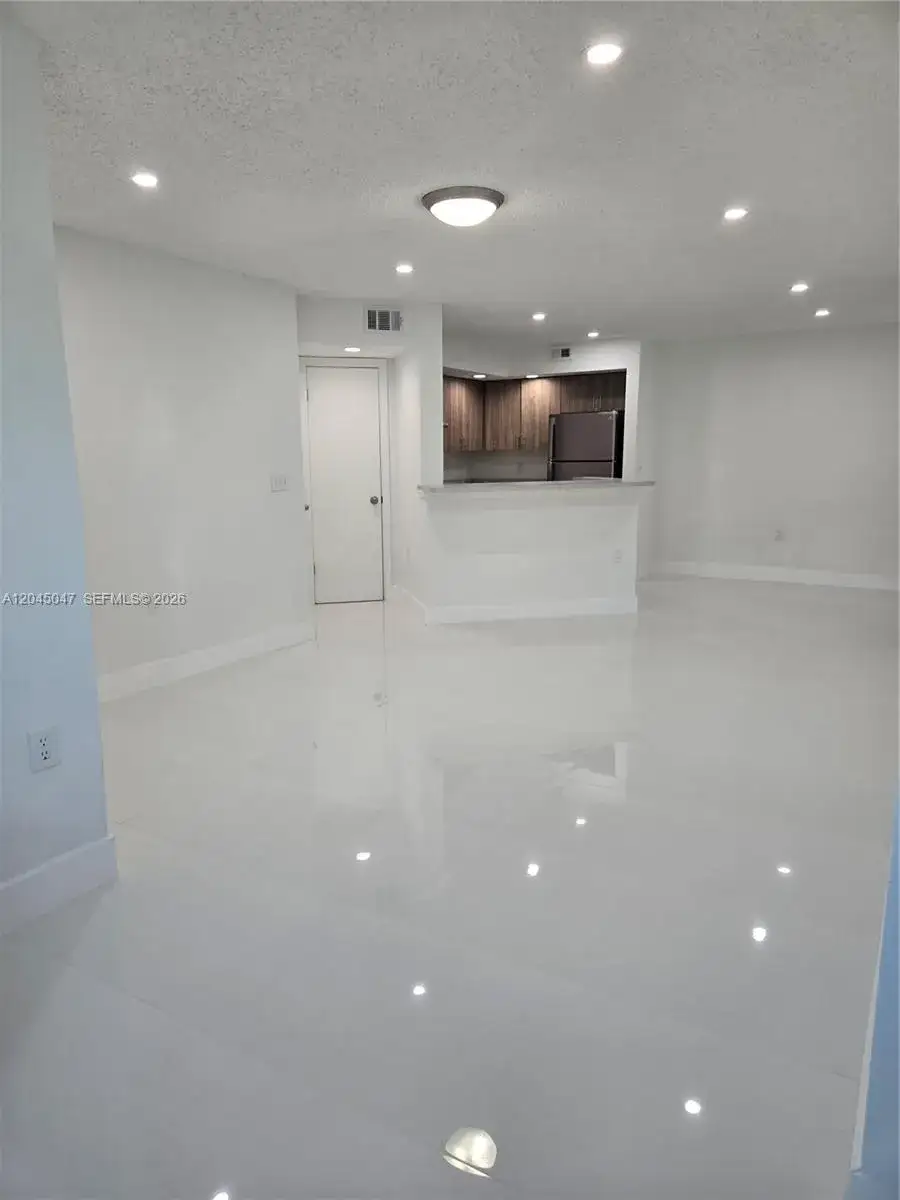 2 bedroom 1 bath Residential Lease for rent at 595 Vista Isles Dr # 1913, Sunrise FL 33325
