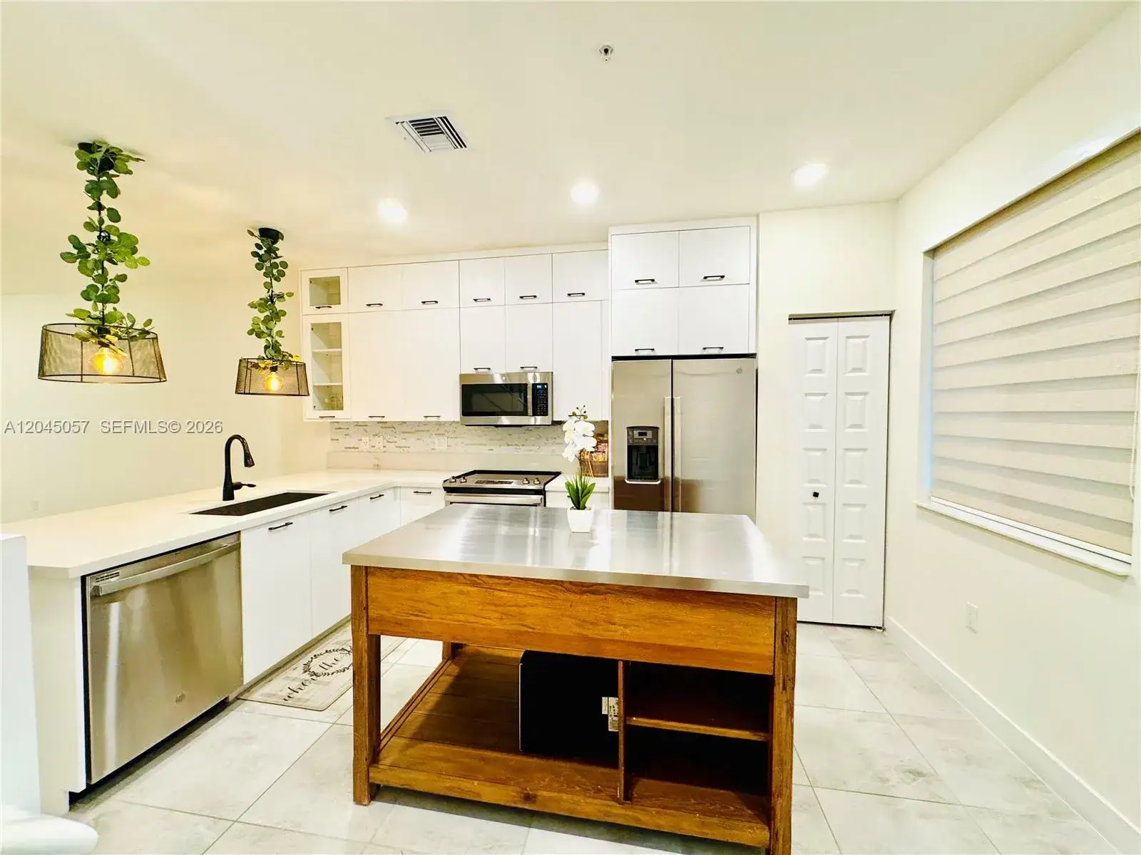 3 bedroom 2 bath Residential Lease for rent at 10295 NW 64th Ter # 104, Doral FL 33178