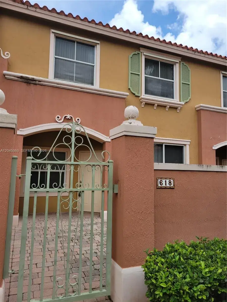 2 bedroom 2 bath Residential Lease for rent at 618 SW 106 AV # 1511, Pembroke Pines FL 33025