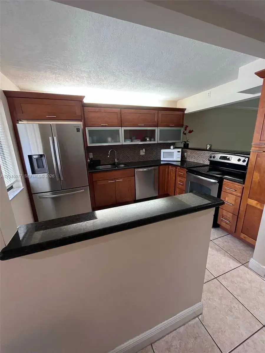 2 bedroom 2 bath Residential Lease for rent at 197 Lakeview Dr # 105, Weston FL 33326