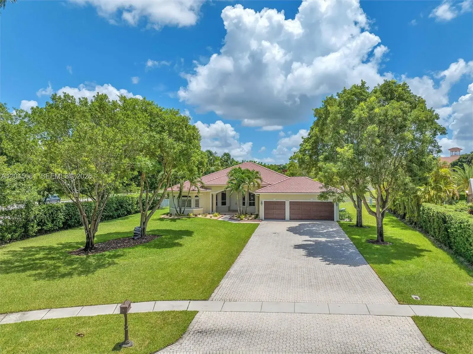 5 bedroom 3 bath Residential Lease for rent at 16310 Paddock Ln, Weston FL 33326