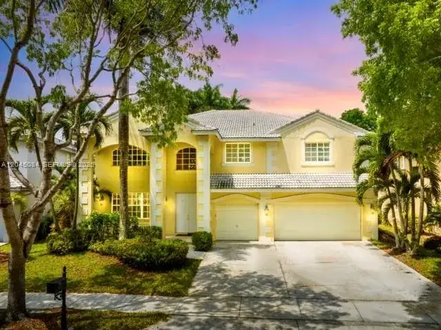 5 bedroom 4 bath Residential Lease for rent at 3745 Heron Ridge Ln # 3745, Weston FL 33331
