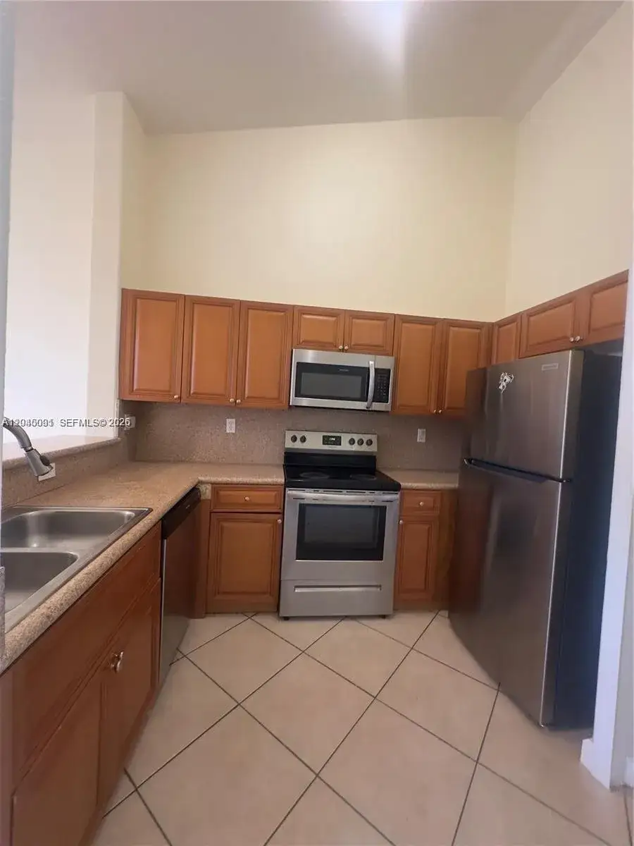 3 bedroom 2 bath Residential Lease for rent at 1660 SE 29th St # 109, Homestead FL 33035