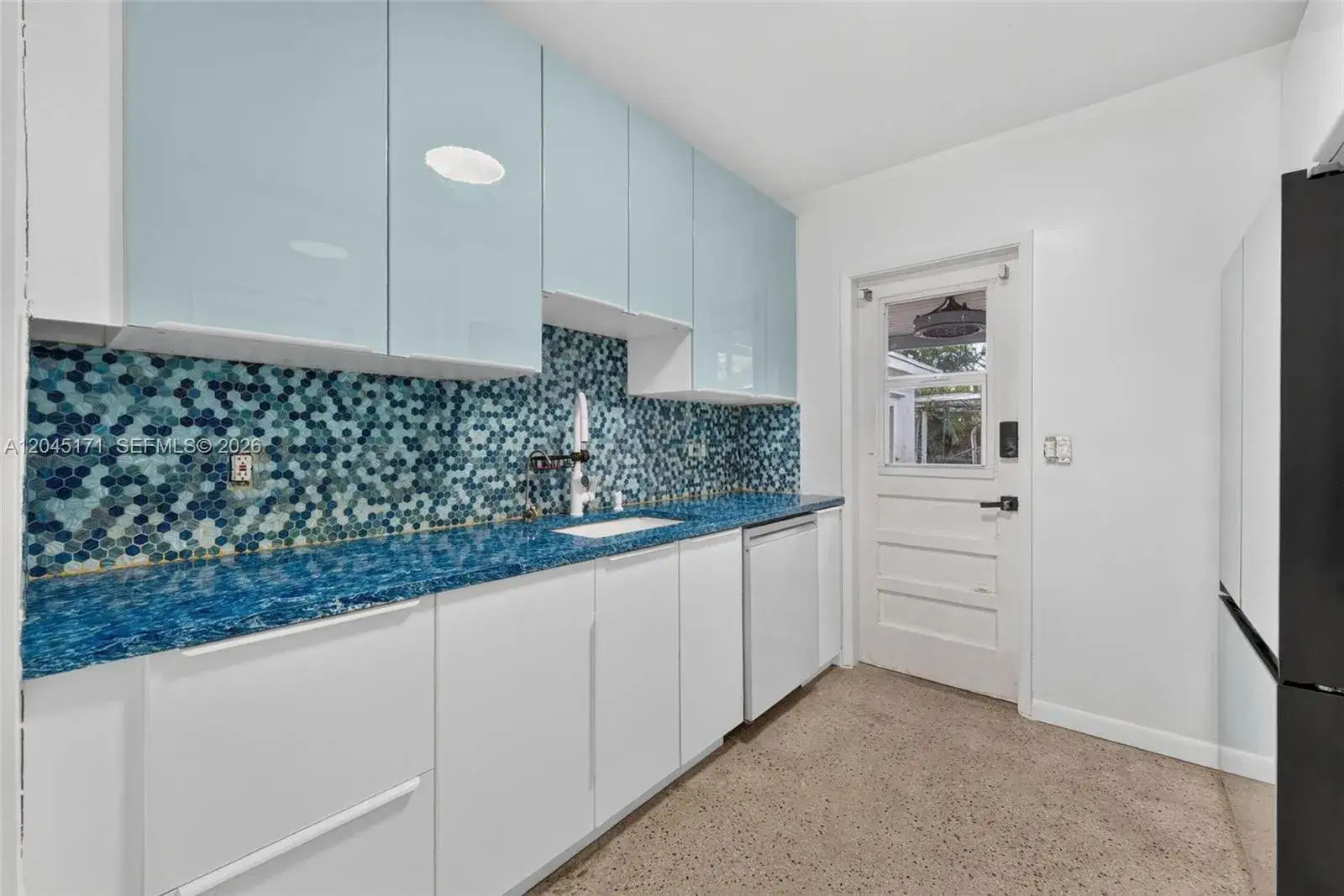 3 bedroom 2 bath Residential for sale at 1805 N Dixie Hwy, Fort Lauderdale FL 33305