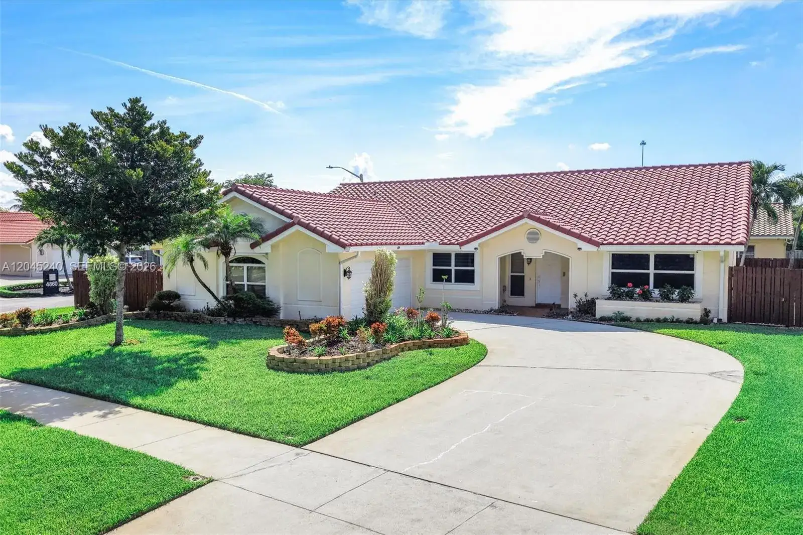 3 bedroom 2 bath Residential for sale at 4870 Hawkes Bluff Ave, Davie FL 33331