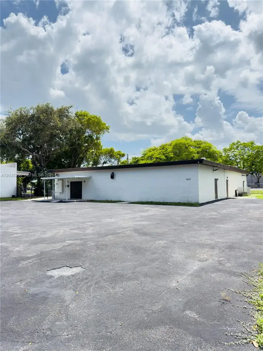 Commercial Sale for sale at 1601 S 21st Ave, Hollywood FL 33020