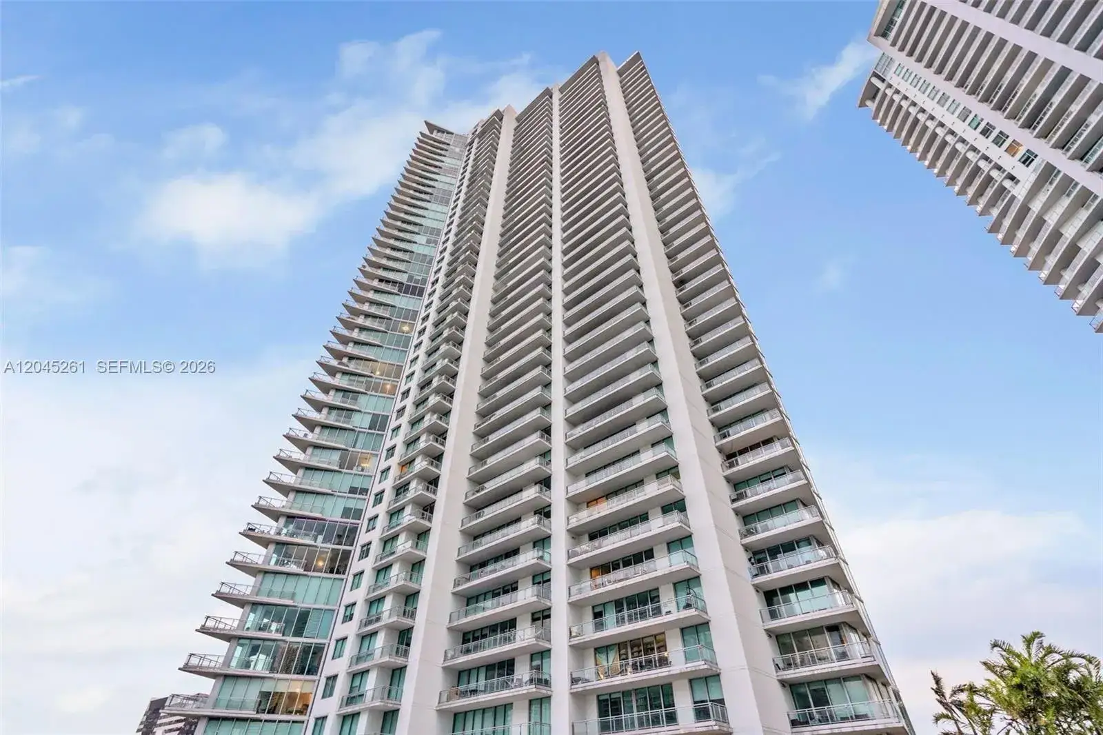1 bedroom 1 bath Residential for sale at 92 SW 3rd St # 3608, Miami FL 33130