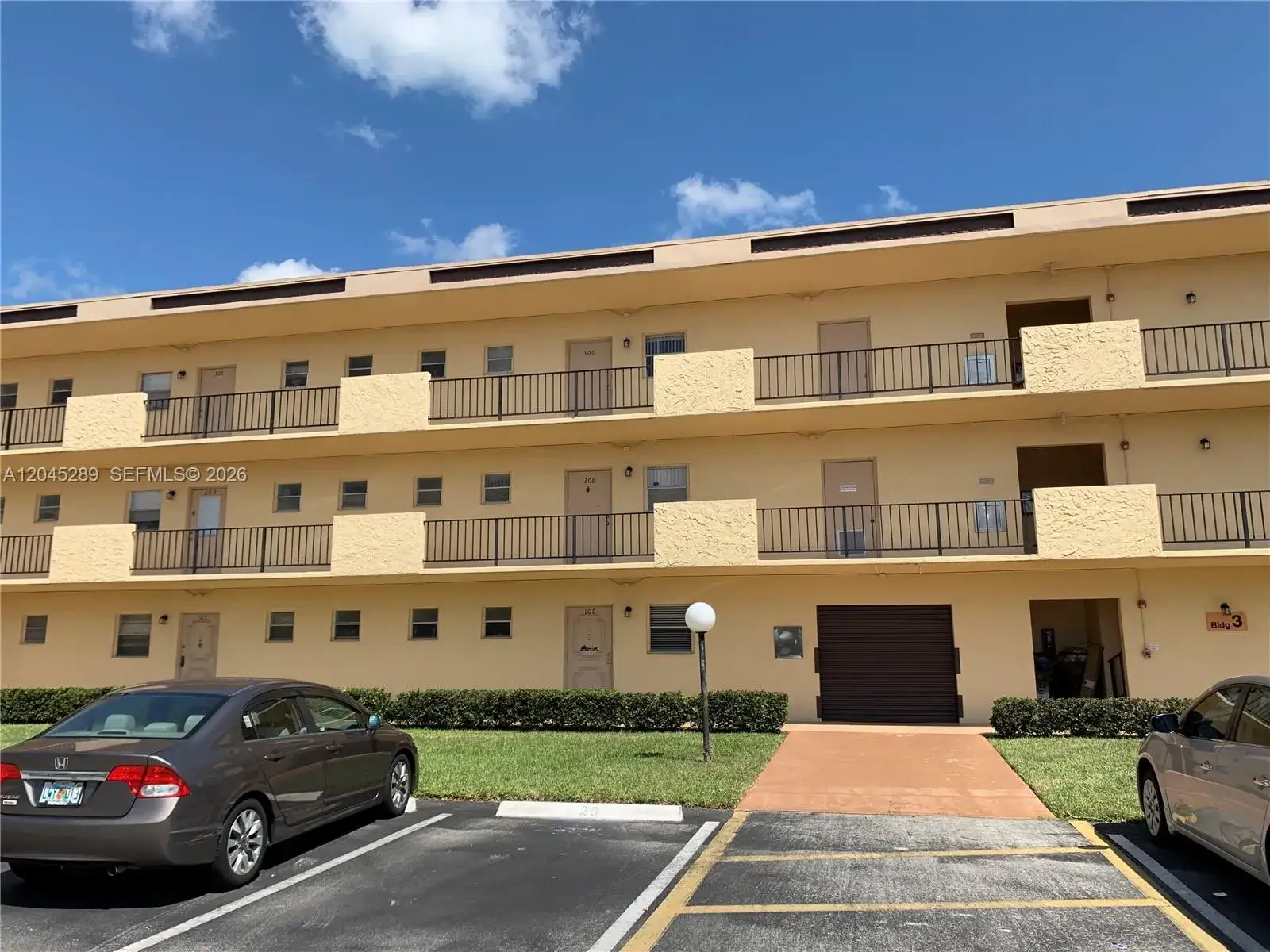 1 bedroom 1 bath Residential for sale at 201 Berkley Rd # 204, Hollywood FL 33024