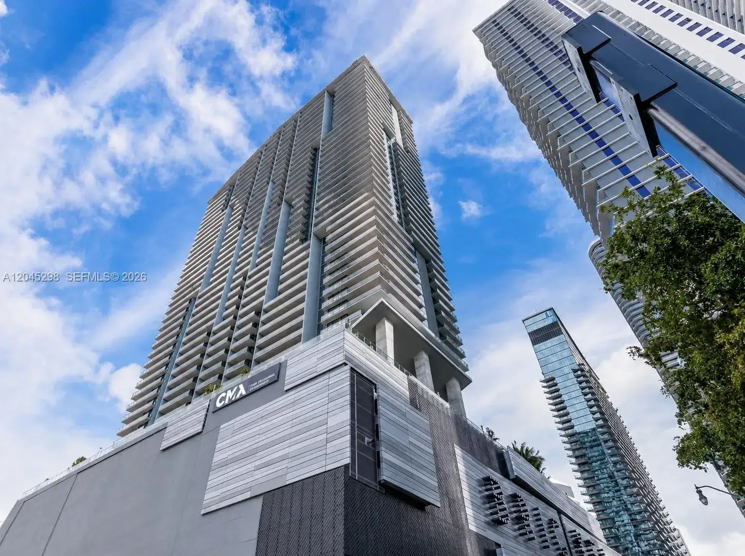 2 bedroom 2 bath Residential Lease for rent at 88 SW 7th St # 1511, Miami FL 33130