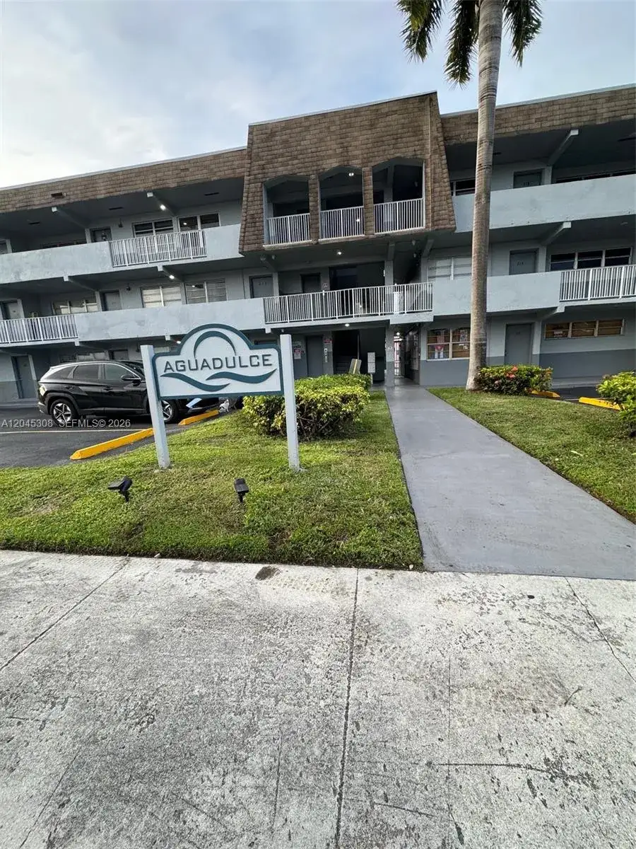 2 bedroom 1 bath Residential for sale at 11195 SW 1st St # 314, Sweetwater FL 33174
