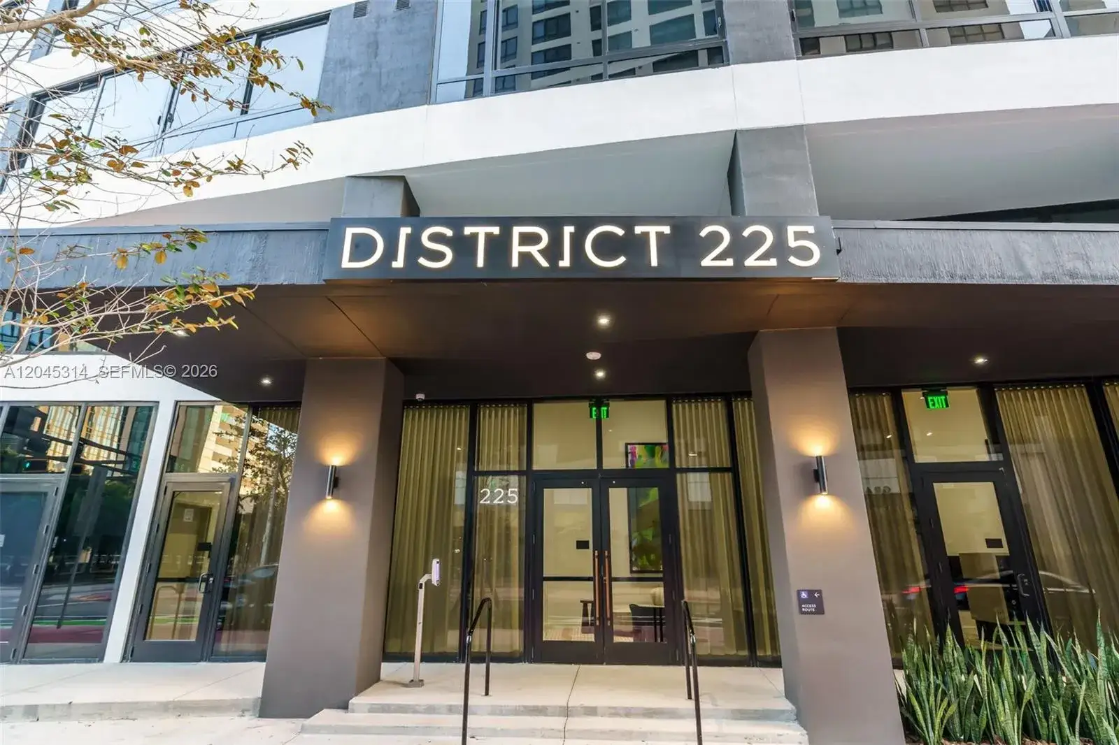 1 bedroom 1 bath Residential for sale at 225 N Miami Ave # 1102, Miami FL 33128
