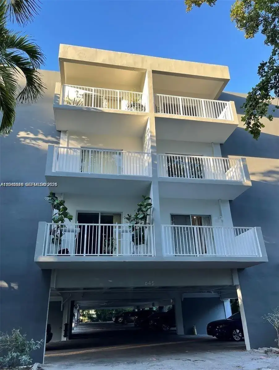 1 bedroom 1 bath Residential Lease for rent at 645 NE 121st St # 306, North Miami FL 33161