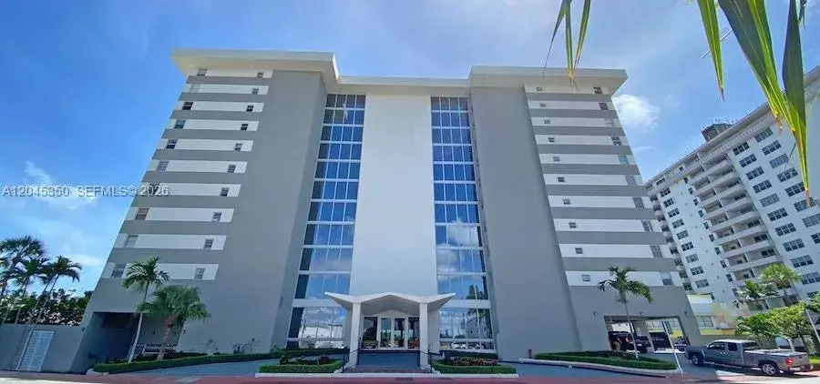 1 bedroom 2 bath Residential Lease for rent at 9273 Collins Ave # 811, Surfside FL 33154