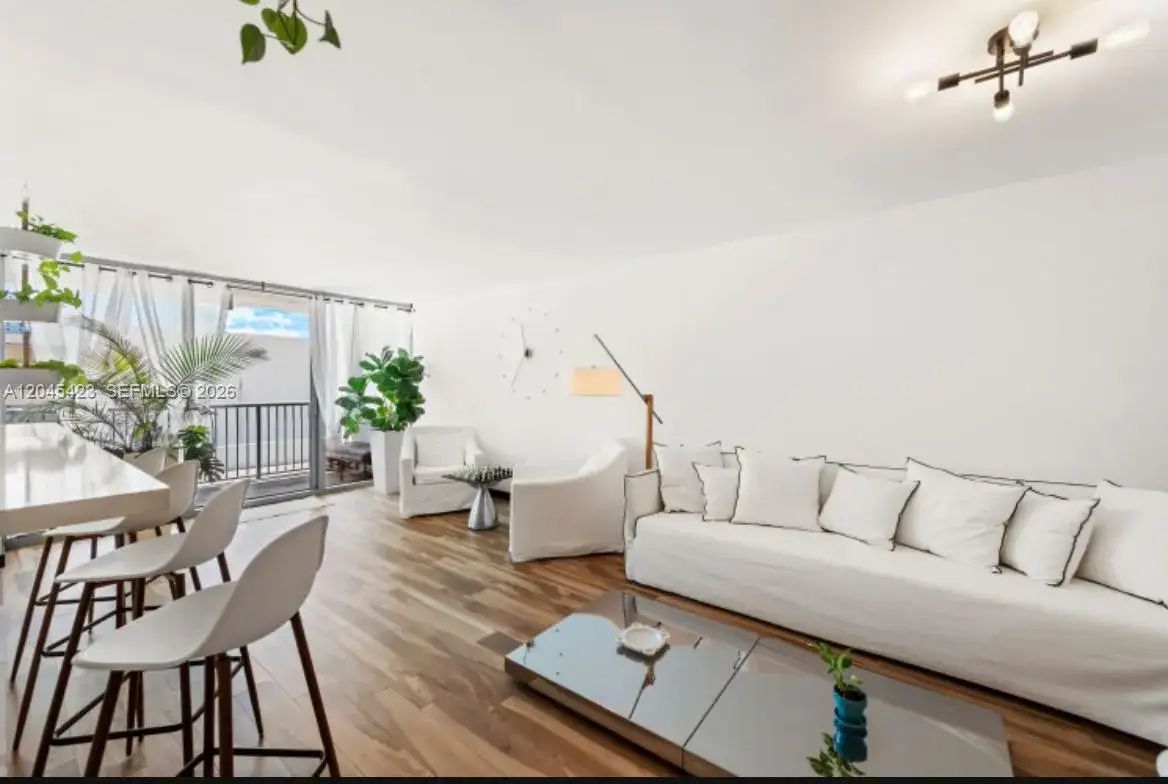 1 bedroom 1 bath Residential Lease for rent at 2655 Collins Ave # 504, Miami Beach FL 33140