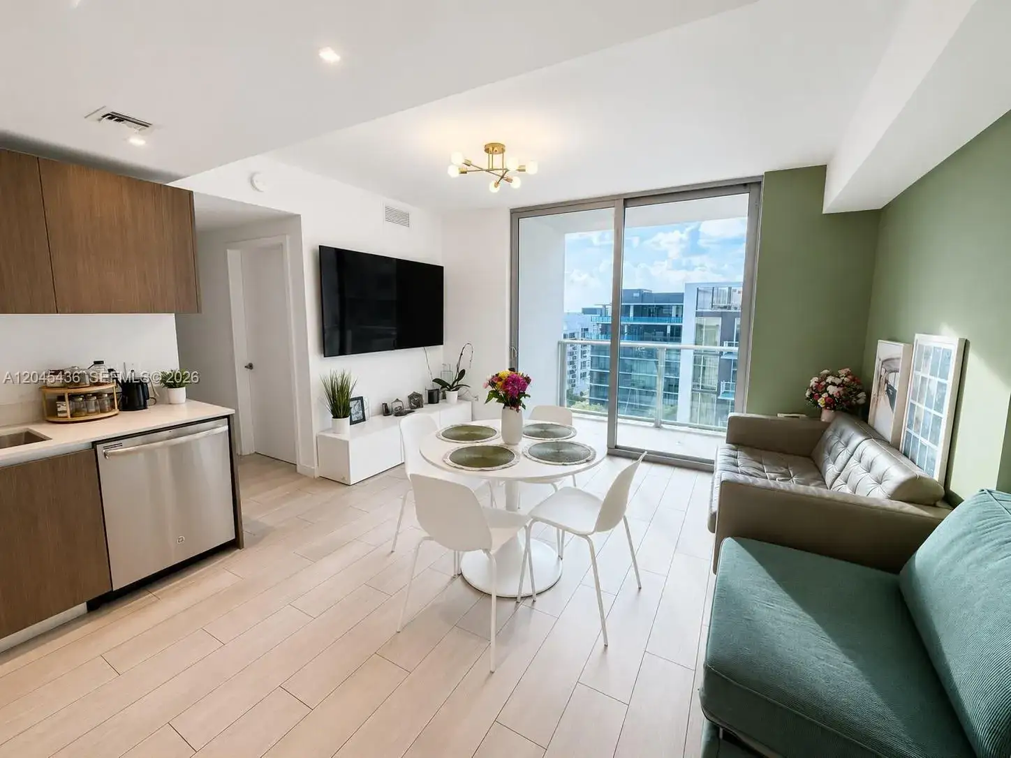 2 bedroom 2 bath Residential for sale at 1600 SW 1st Ave # 906, Miami FL 33129