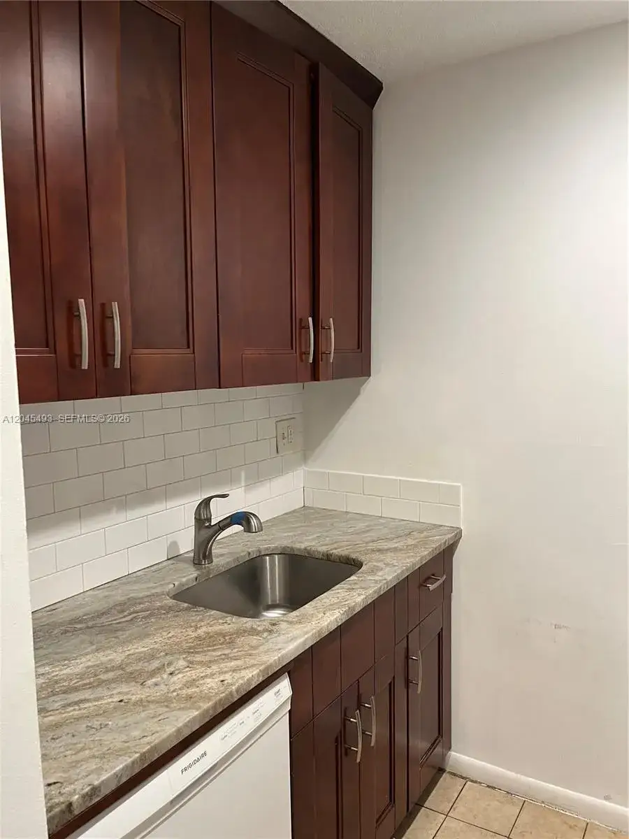 1 bedroom 1 bath Residential Lease for rent at 4114 NW 88th Ave # 201, Coral Springs FL 33065