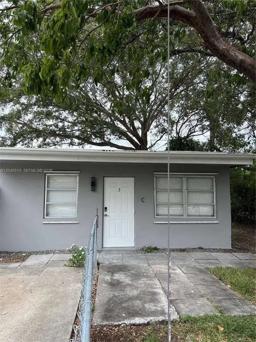 1 bedroom 1 bath Residential Lease for rent at 325 SW 14th Ct # C, Fort Lauderdale FL 33315