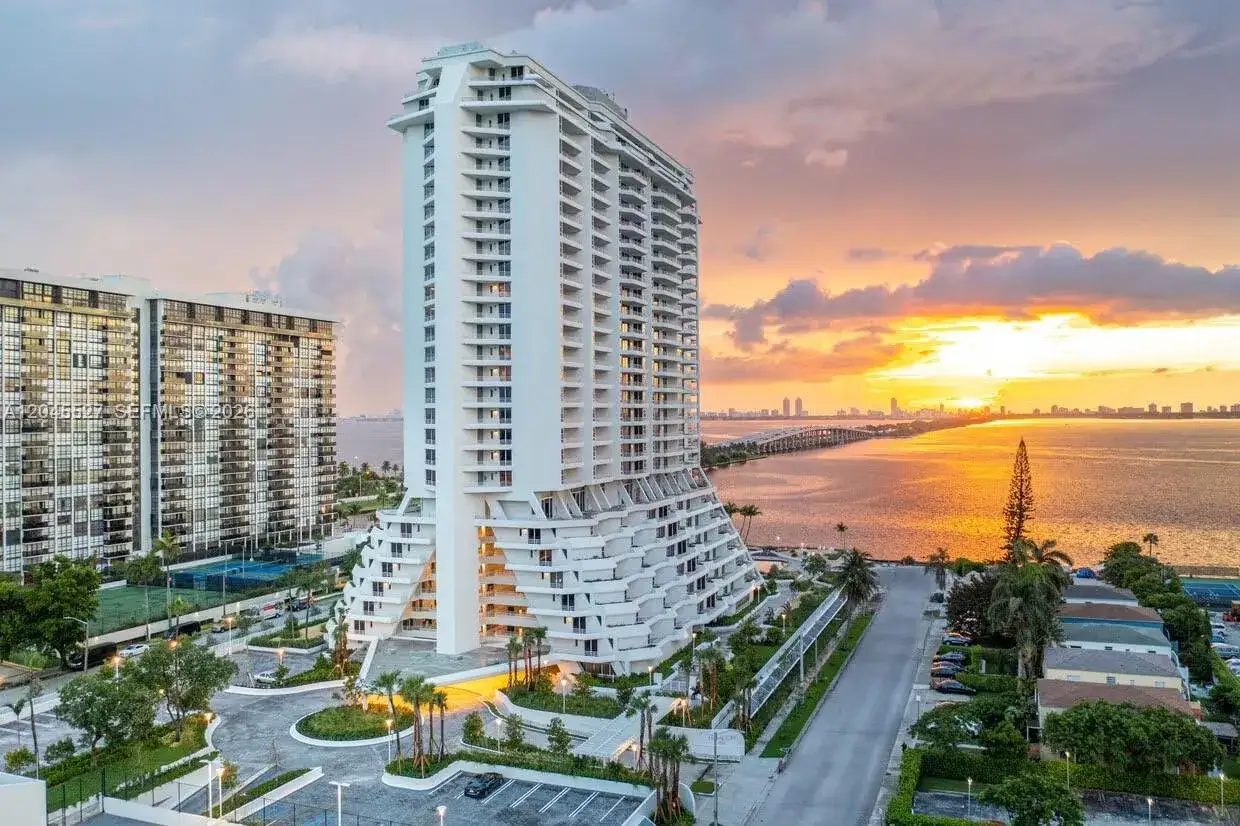 1 bedroom 1 bath Residential Lease for rent at 555 NE 34th St # 1810, Miami FL 33137