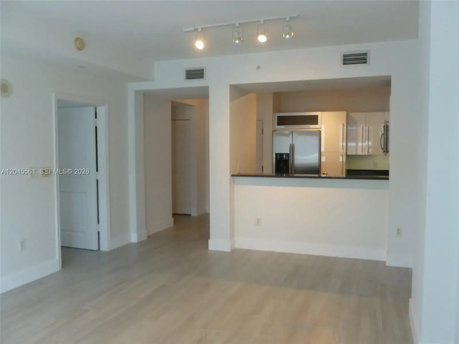 1 bedroom 1 bath Residential Lease for rent at 7350 SW 89th St # 807S, Miami FL 33156