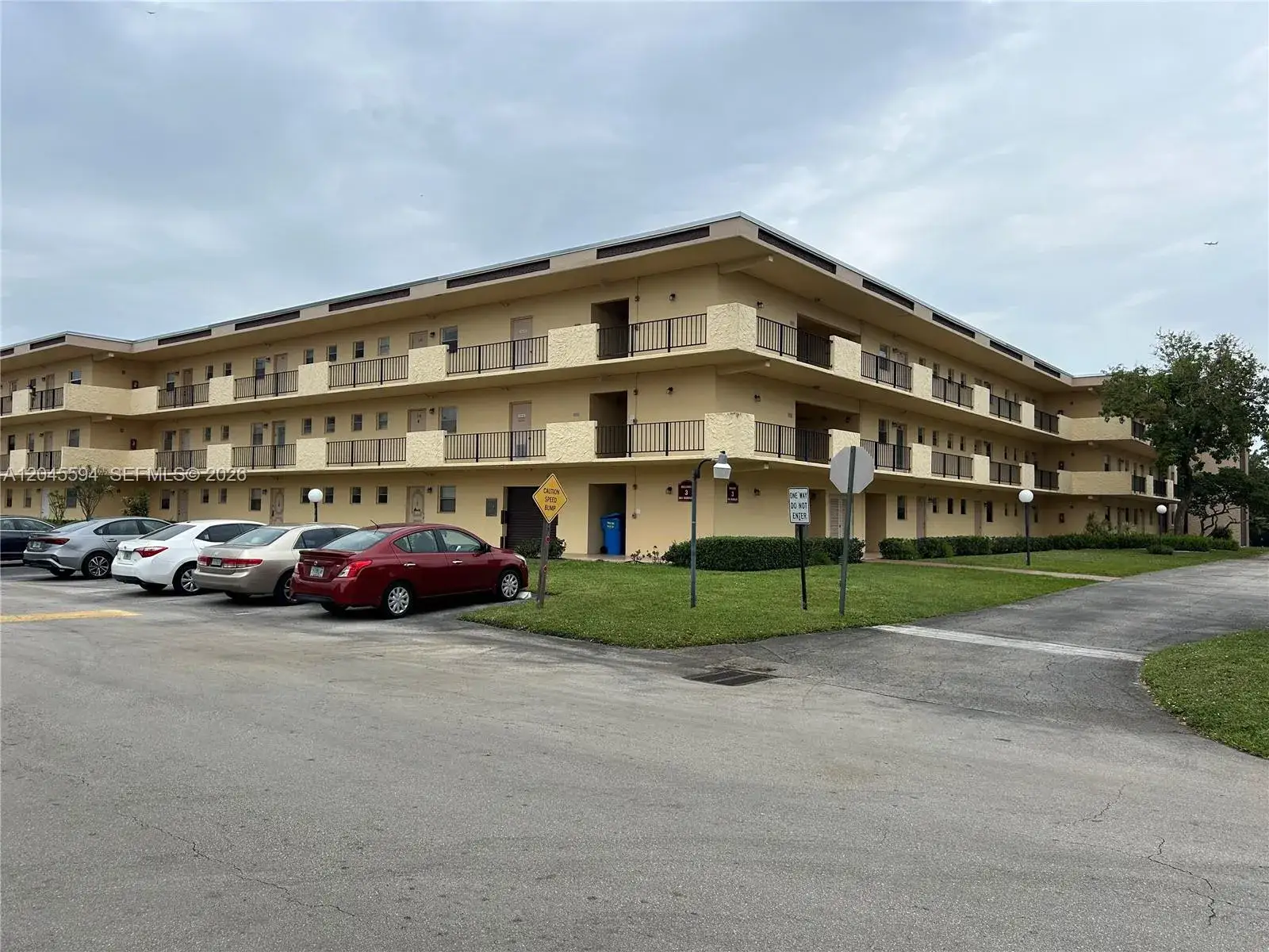 1 bedroom 1 bath Residential for sale at 201 Berkley Rd # 104, Hollywood FL 33024
