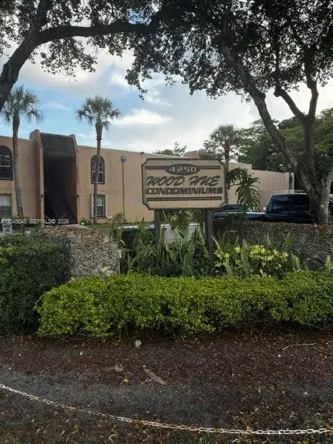 1 bedroom 1 bath Residential Lease for rent at 4220 NW 21st St # 207, Lauderhill FL 33313