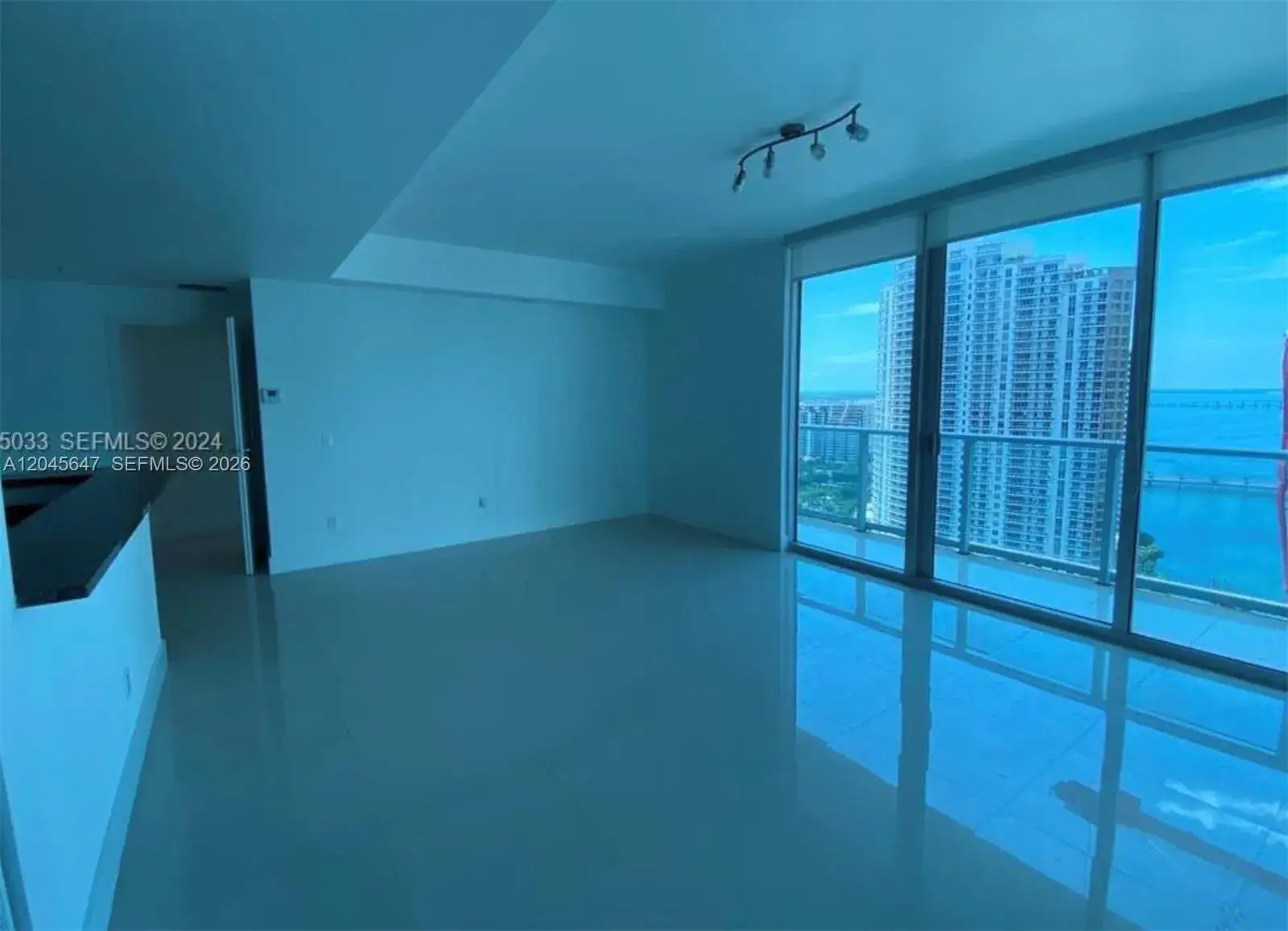 2 bedroom 2 bath Residential Lease for rent at 300 S Biscayne Blvd # 2302, Miami FL 33131