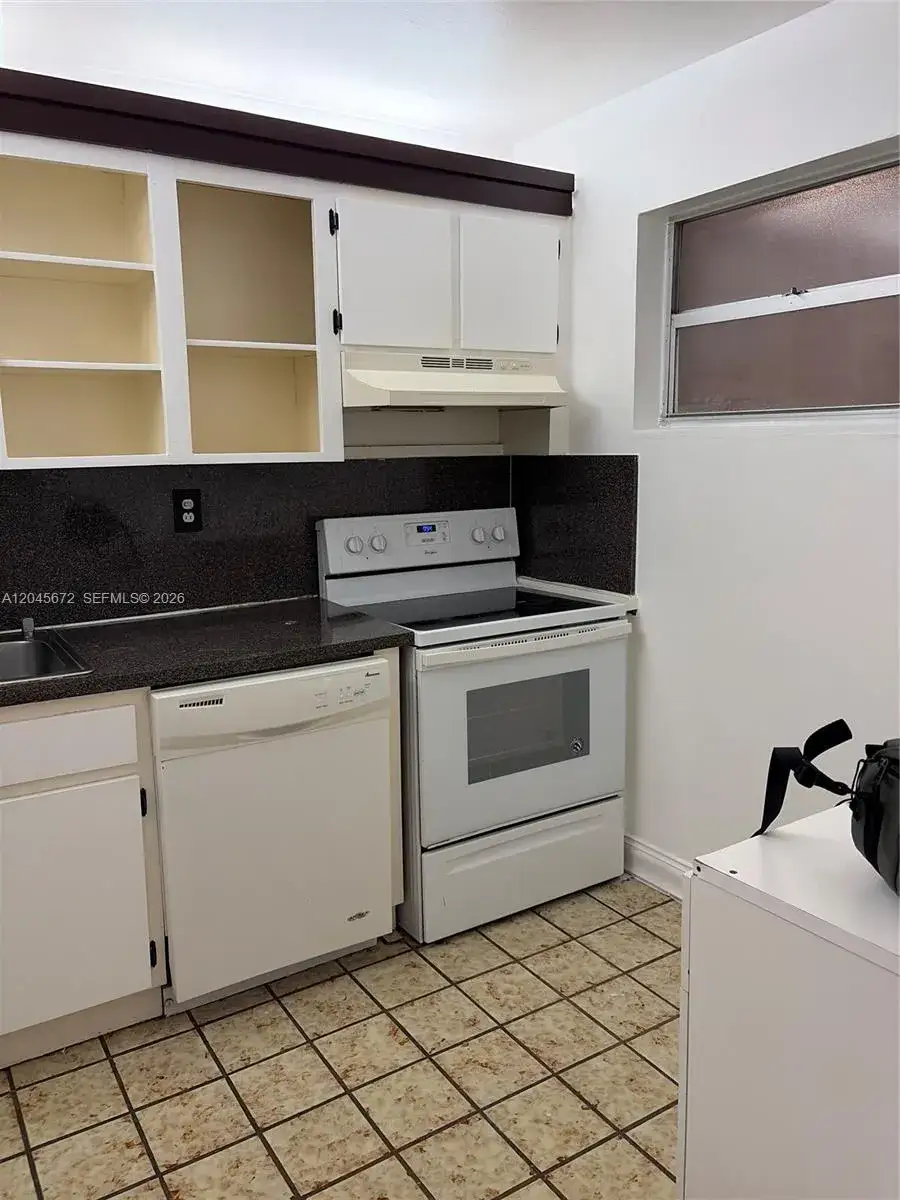 2 bedroom 2 bath Residential Lease for rent at 1150 Collins Ave # 404, Miami Beach FL 33139