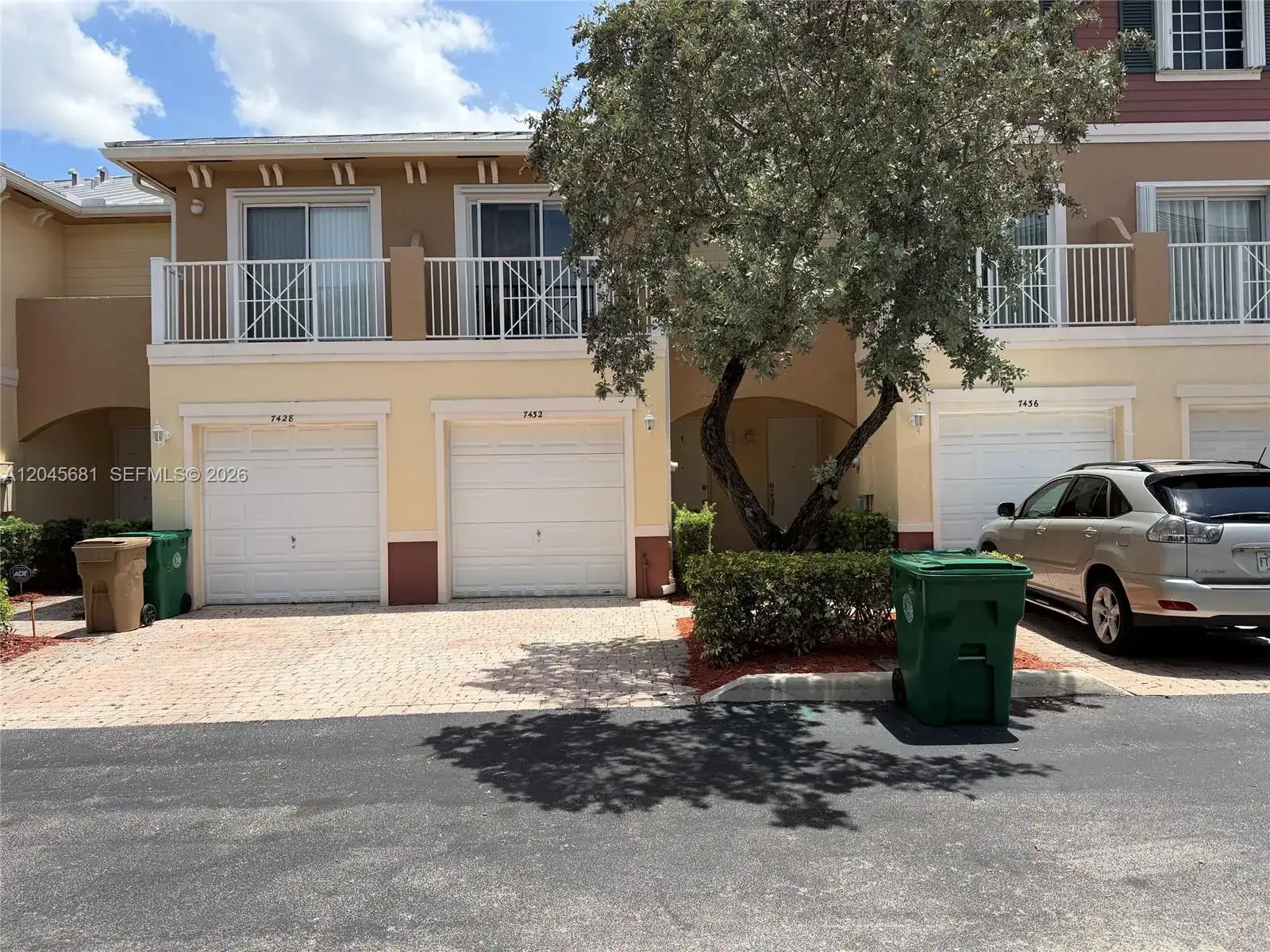 2 bedroom 2 bath Residential for sale at 7432 Willow Grove Pl, Davie FL 33314