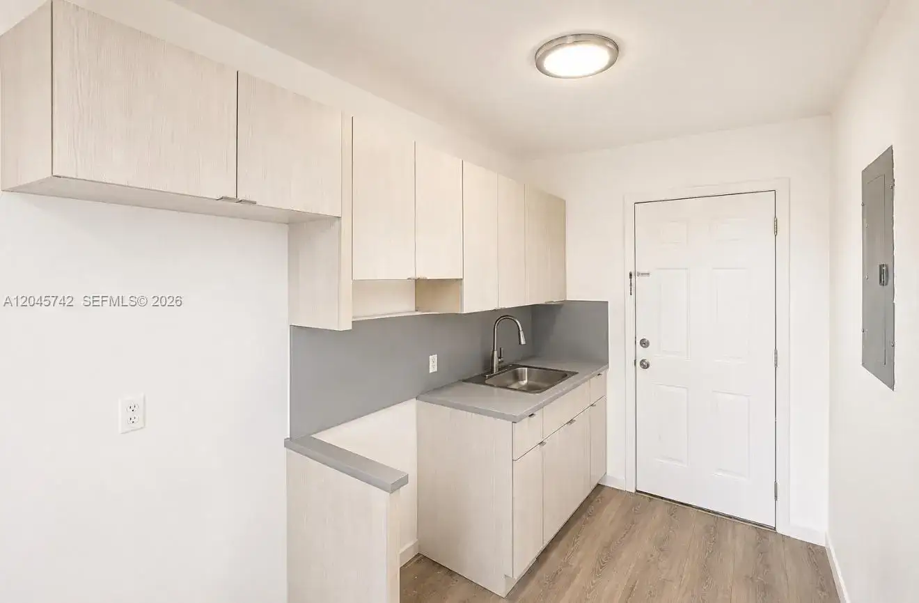 1 bedroom 1 bath Residential Lease for rent at 7600 Dickens Ave # 2, Miami Beach FL 33141