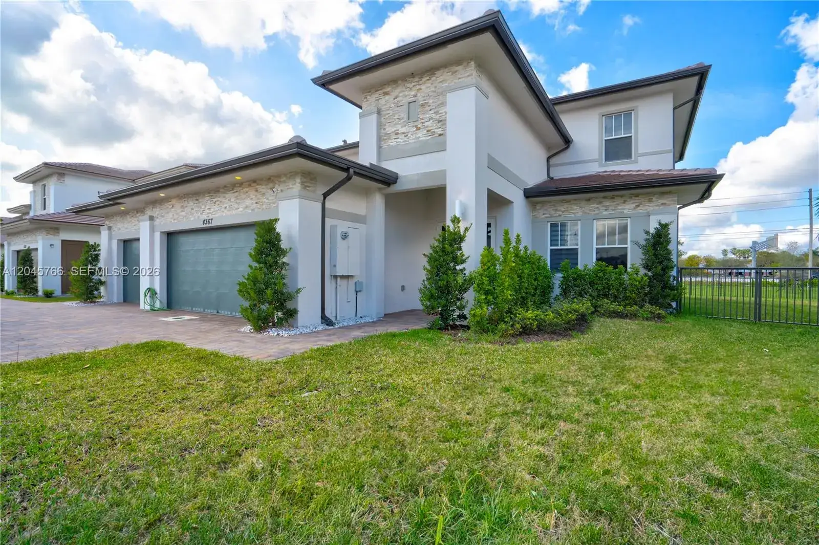 5 bedroom 4 bath Residential for sale at 4367 SW 123 ln, Davie FL 33330