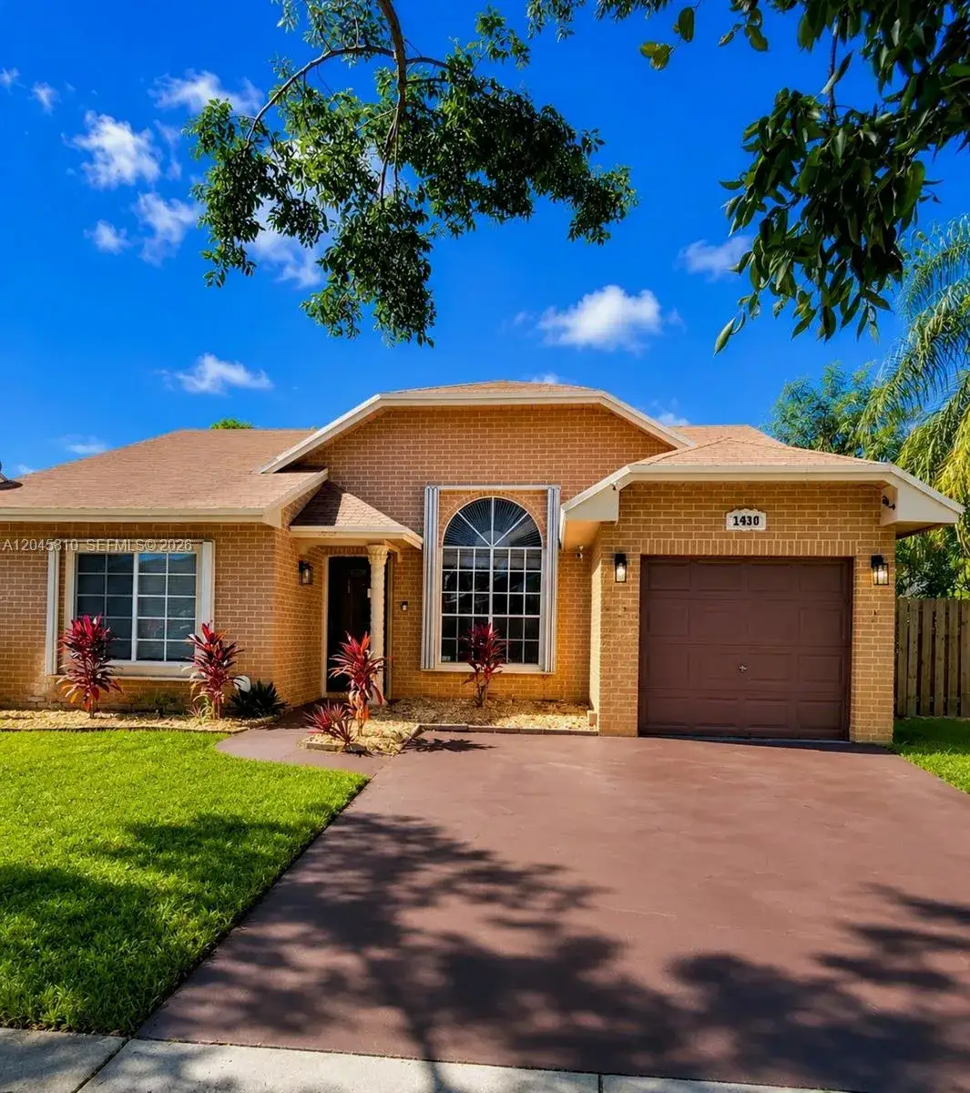 3 bedroom 2 bath Residential Lease for rent at 1430 SW 85th Ter # 1430, Pembroke Pines FL 33025