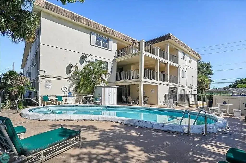 1 bedroom 1 bath Residential Lease for rent at 348 S Federal Hwy # 31, Dania Beach FL 33004