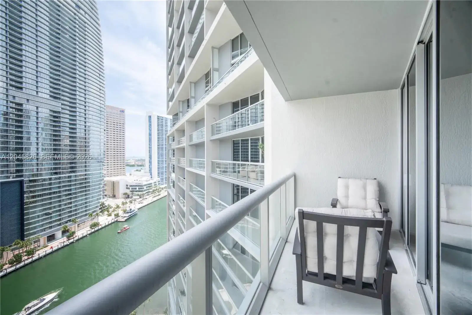 1 bath Residential Lease for rent at 475 Brickell Ave # 2010, Miami FL 33131