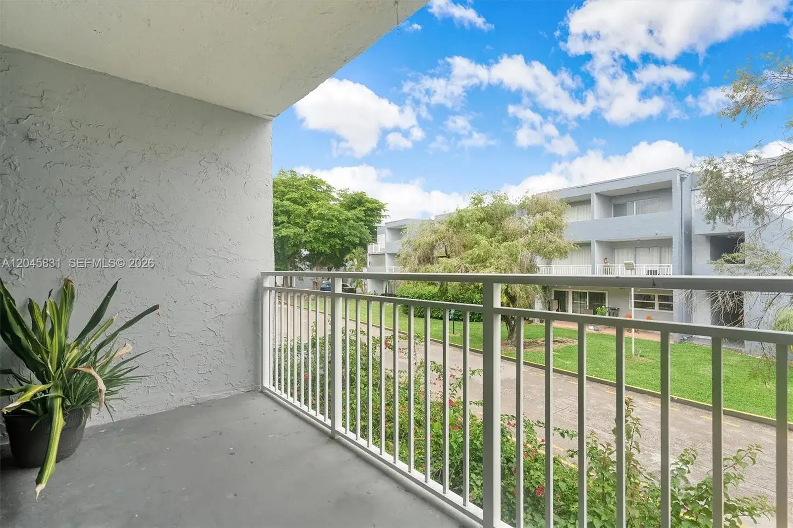 1 bedroom 1 bath Residential Lease for rent at 9369 Fontainebleau Blvd # J225, Miami FL 33172