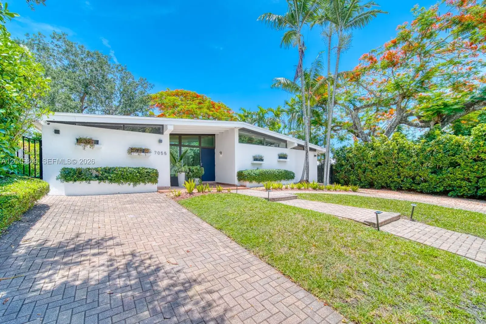 4 bedroom 2 bath Residential Lease for rent at 7055 SW 84th Ave, Miami FL 33143