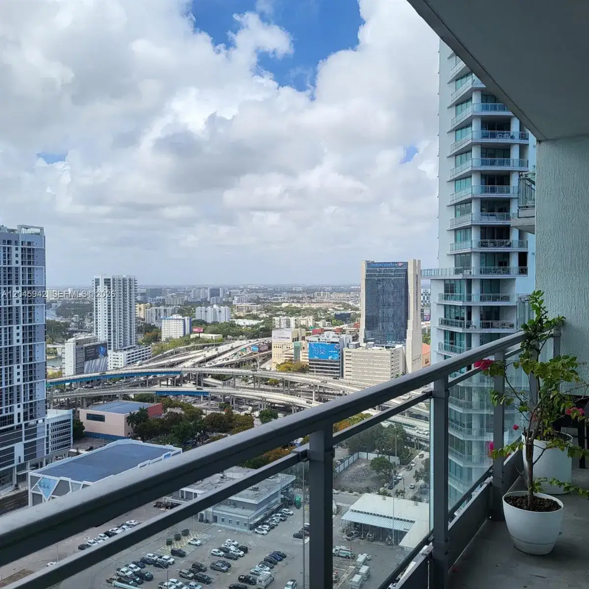 1 bedroom 1 bath Residential Lease for rent at 92 SW 3rd St # 3207, Miami FL 33130