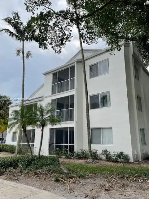 1 bedroom 1 bath Residential Lease for rent at 5612 Rock Island Rd # 167, Tamarac FL 33319