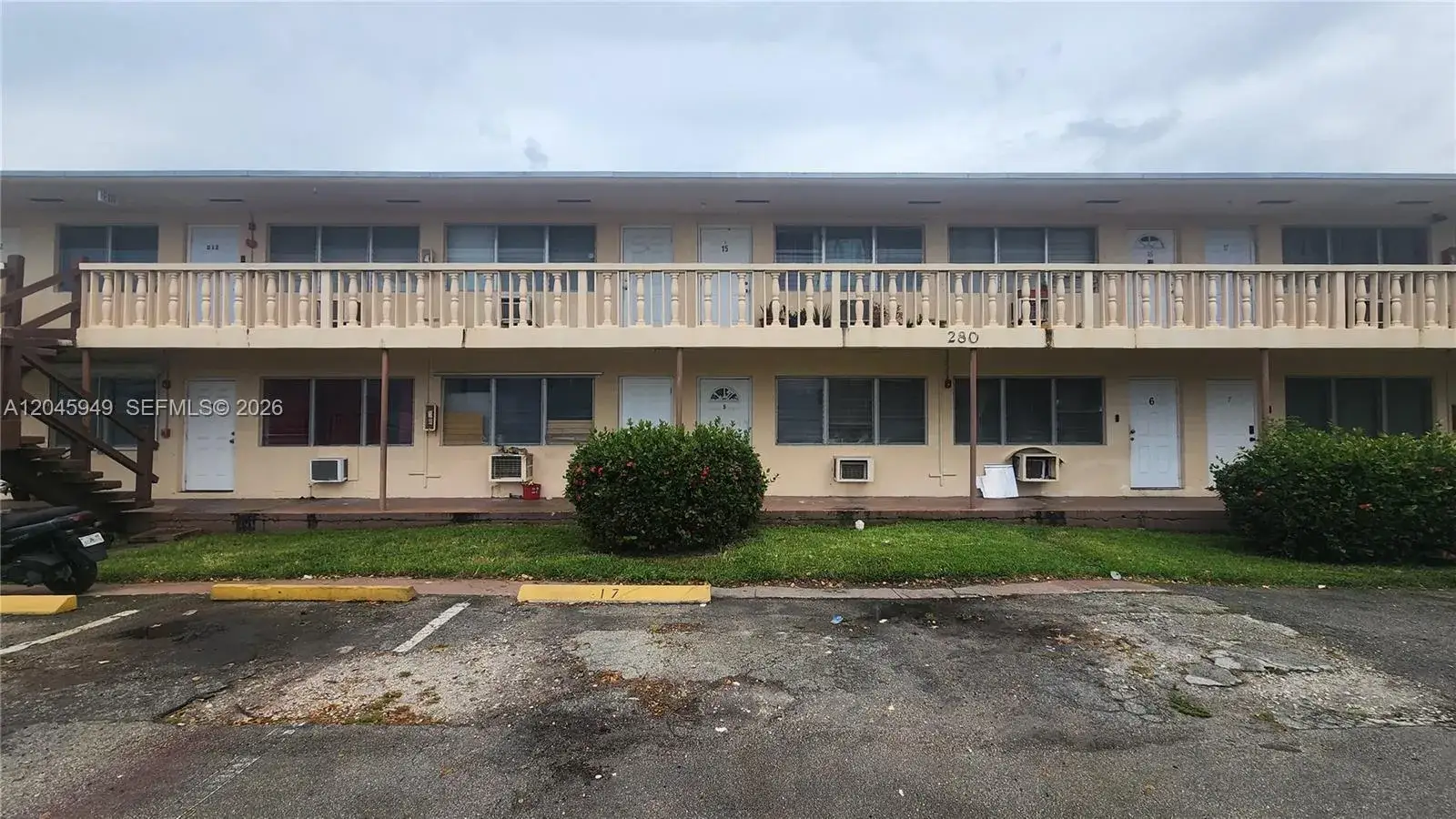 1 bedroom 1 bath Residential Lease for rent at 280 SW 11th Ave # 5, Hallandale Beach FL 33009