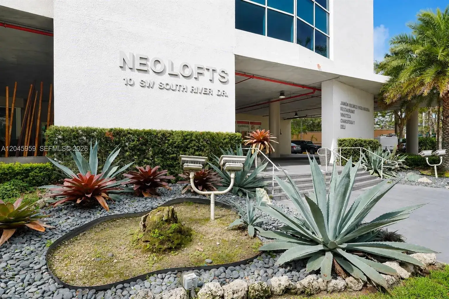 1 bedroom 1 bath Residential Lease for rent at 10 SW South River Dr # 1708, Miami FL 33130
