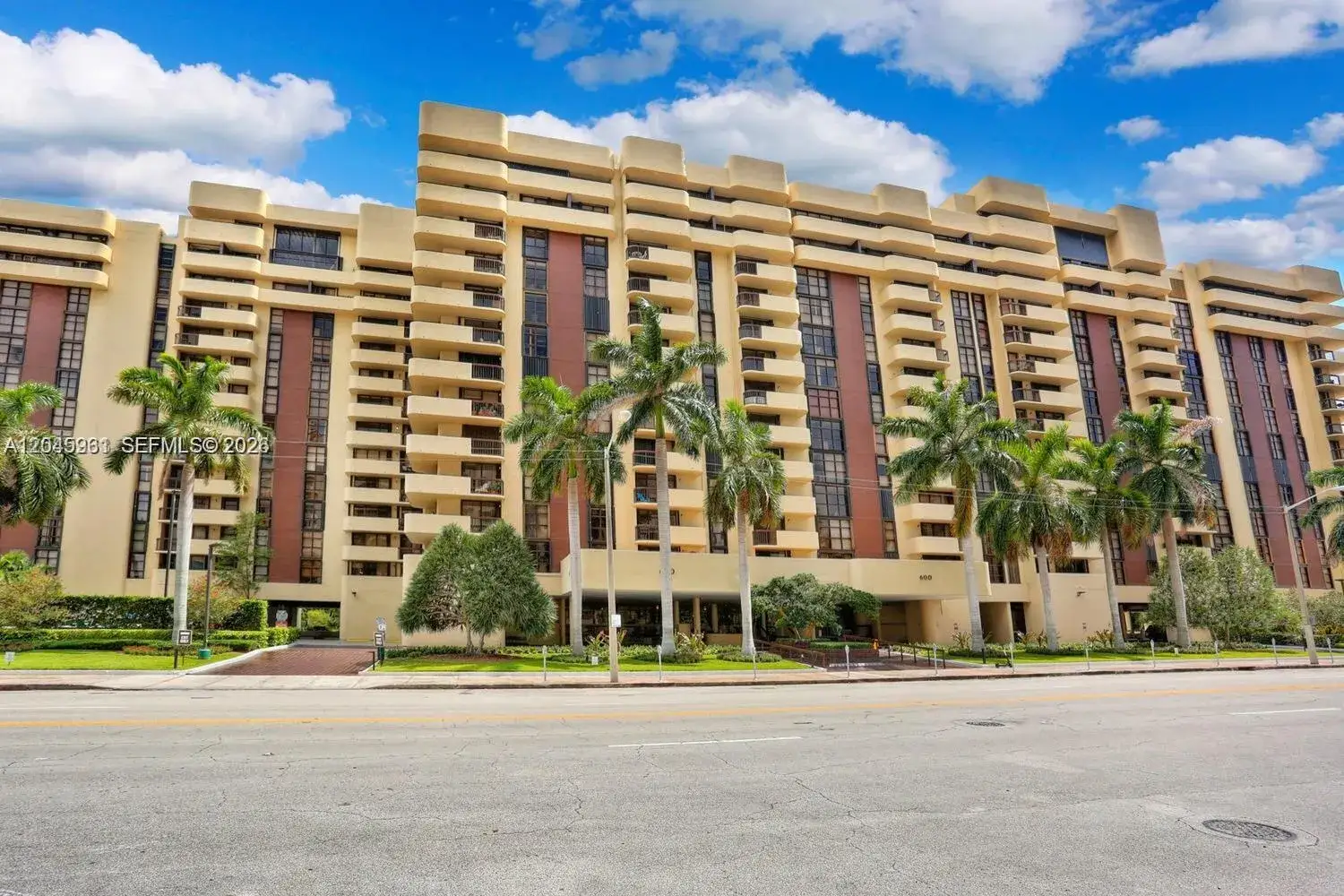 2 bedroom 2 bath Residential for sale at 600 Biltmore Way # 618, Coral Gables FL 33134