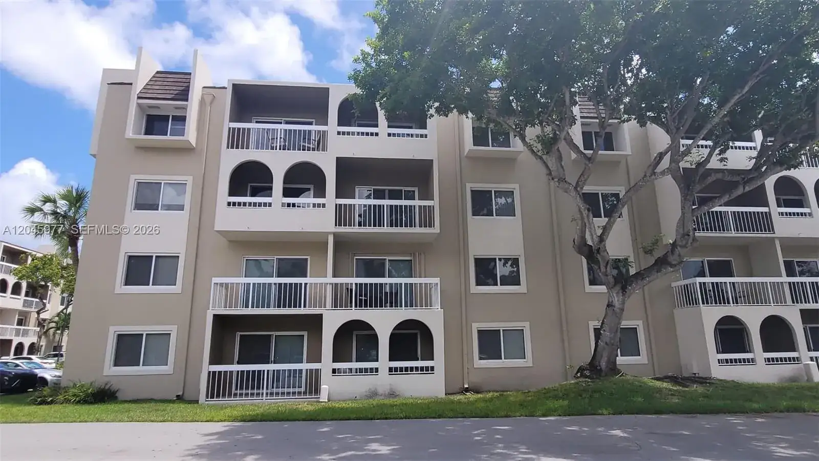 2 bedroom 1 bath Residential Lease for rent at 7705 Camino Real # 215, Miami FL 33143